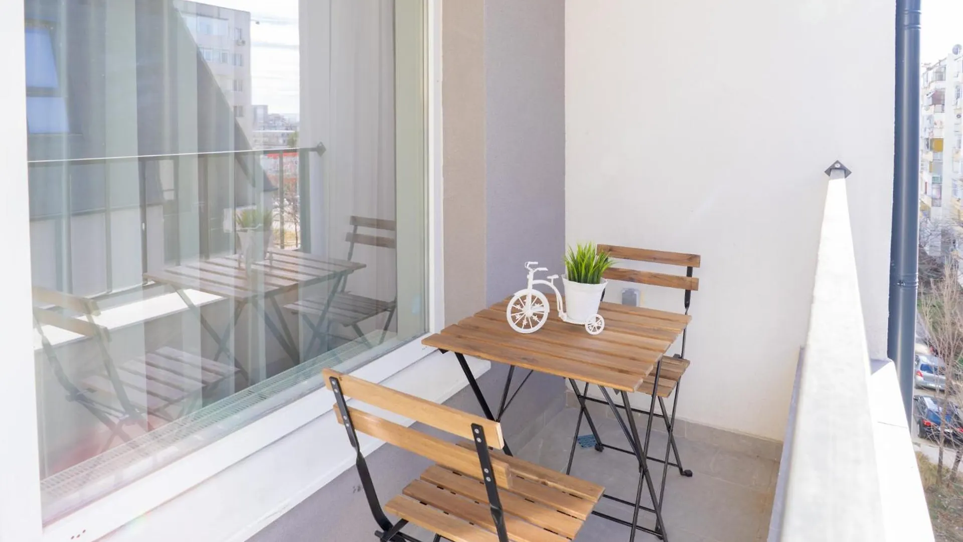 New Modern & Cozy Apartment With Free Private Parking And Ev Charging Station 바르나