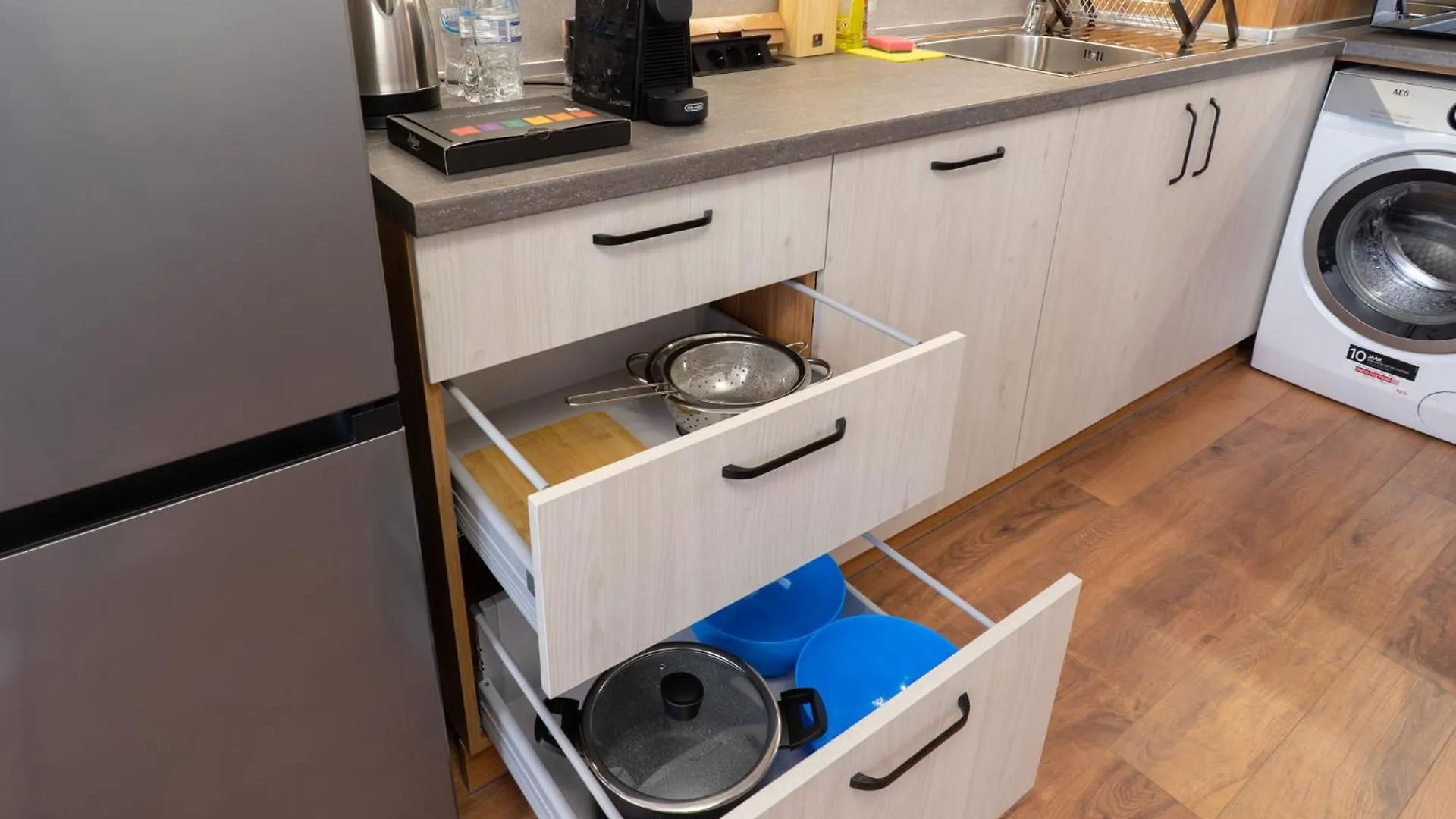 New Modern & Cozy Apartment With Free Private Parking And Ev Charging Station 바르나